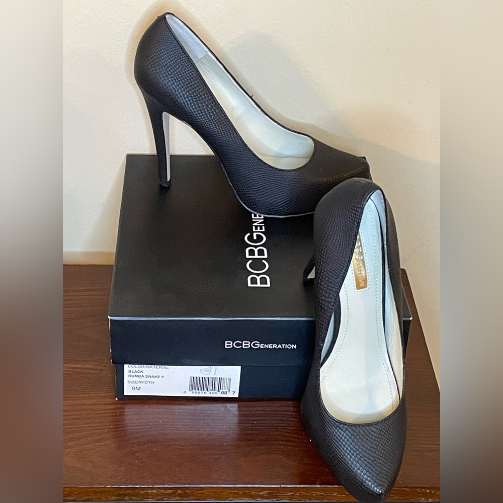 BCBG Black Rumba Snake Pumps size 9.